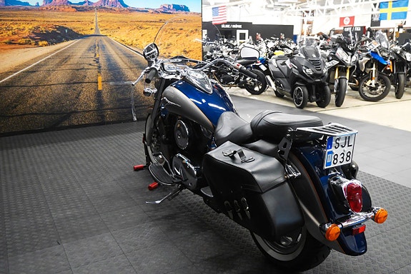 Kawasaki Vulcan 1600 Classic 4 of 15