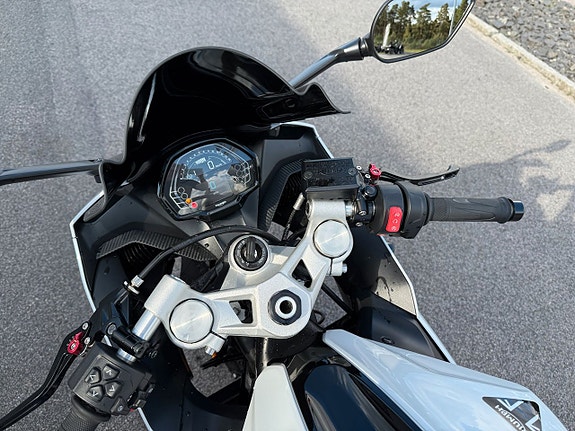 Triumph 660 Daytona Akrapovic Helsystem 10 of 10