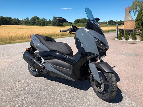 Yamaha X-MAX  300 TECH-MAX ABS 2 of 5