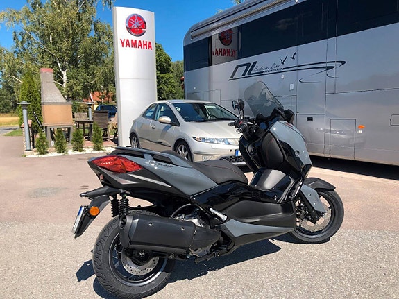 Yamaha X-MAX  300 TECH-MAX ABS 4 of 5