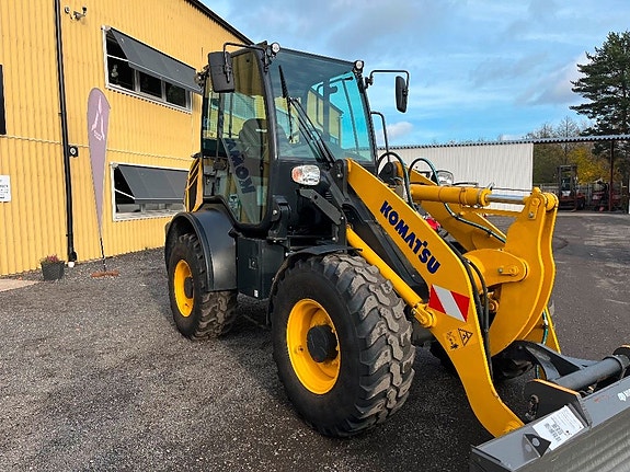 Komatsu WA80M-8 2 of 9