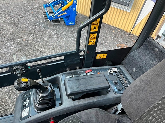 Komatsu WA80M-8 8 of 9