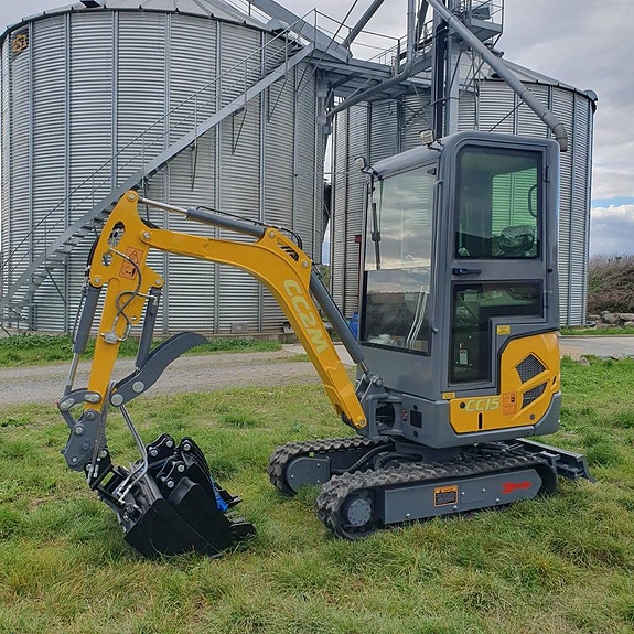 CC2M CC15 minigrävare med joystick,bomsväng & bandbreddning