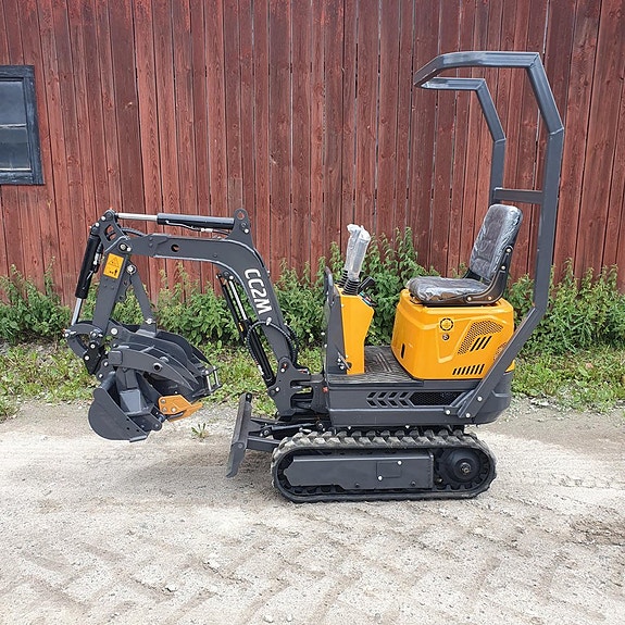 Nya CC06 microgrävare med bomsväng och flera redskap