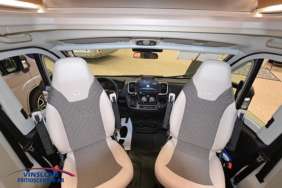 Adria Coral 670 DL 60 Y 9 of 19