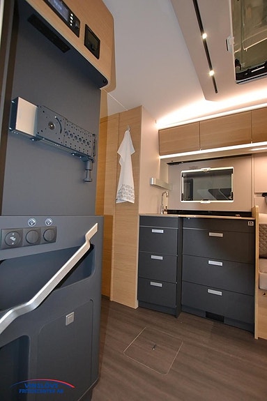 Adria Coral 670 DL 60 Y 6 of 19