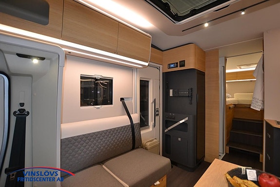 Adria Coral 670 DL 60 Y 11 of 19