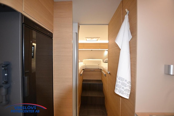 Adria Coral 670 DL 60 Y 14 of 19