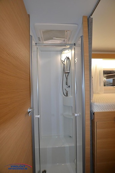 Adria Coral 670 DL 60 Y 18 of 19