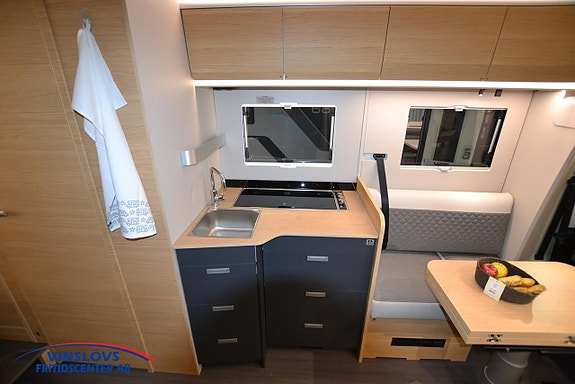 Adria Coral 670 DL 60 Y 13 of 19