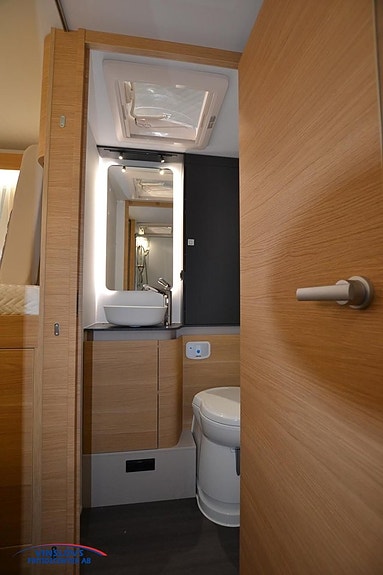 Adria Coral 670 DL 60 Y 19 of 19