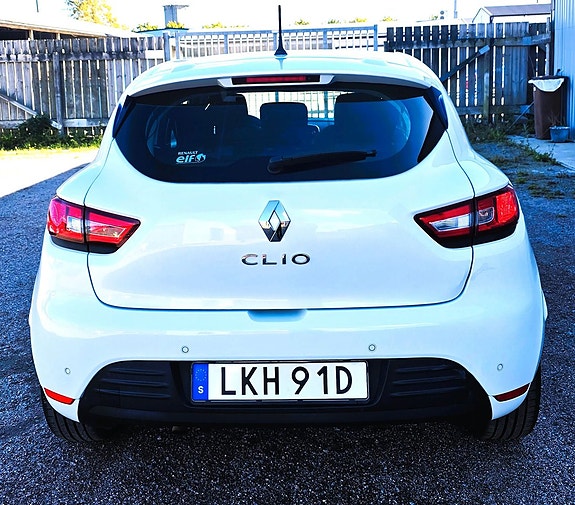 Renault Clio 10 of 13