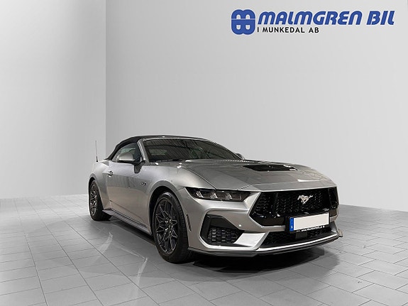 Ford Mustang 2 of 5