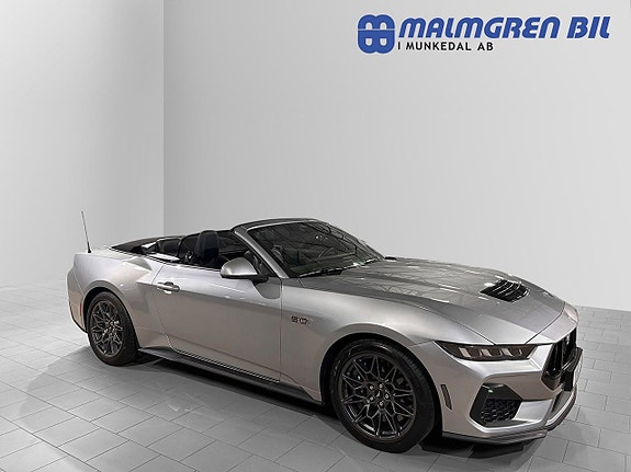 Ford Mustang 3 of 5