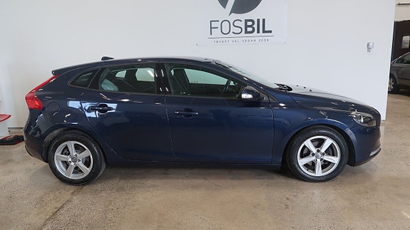 Volvo V40 3 of 5