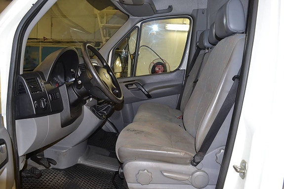Volkswagen Crafter 7 of 8