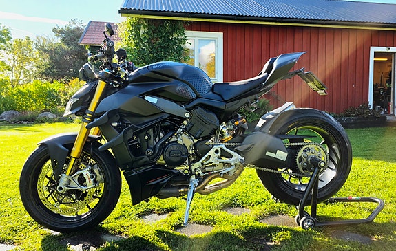 Ducati Streetfighter V4S 3 of 5