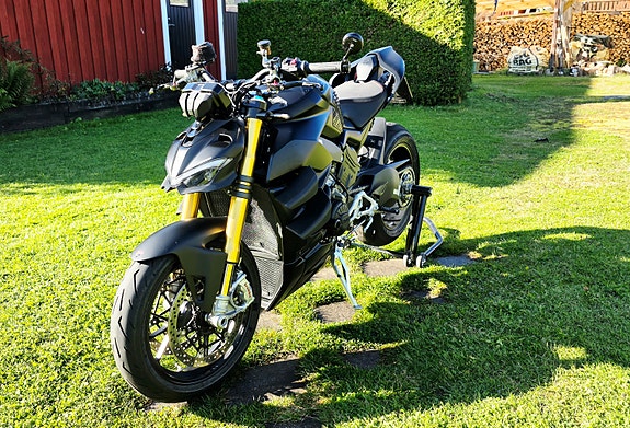 Ducati Streetfighter V4S 2 of 5