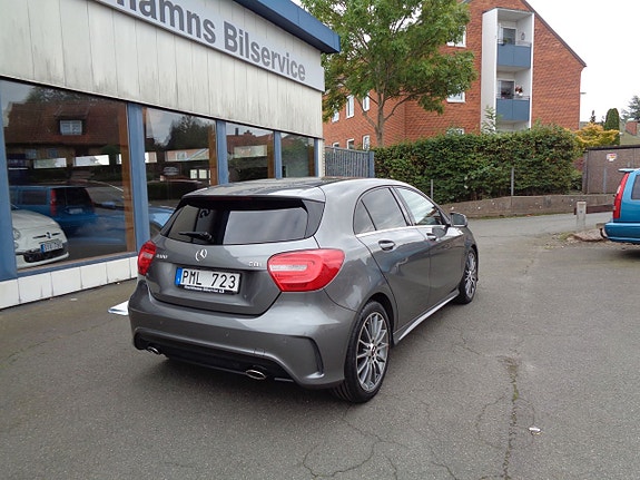 Mercedes-Benz A180 3 of 5