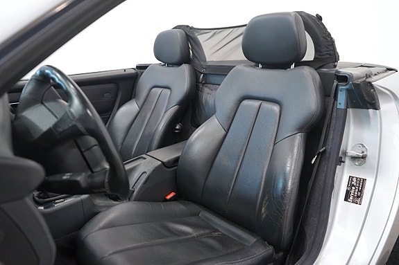 Mercedes-Benz SLK230 10 of 13