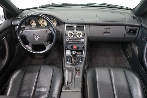 Mercedes-Benz SLK230 7 of 13