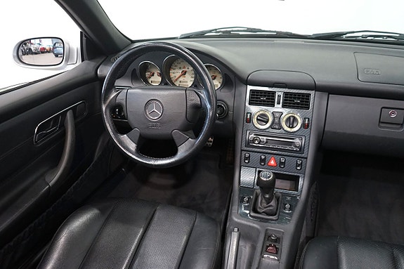 Mercedes-Benz SLK230 8 of 13
