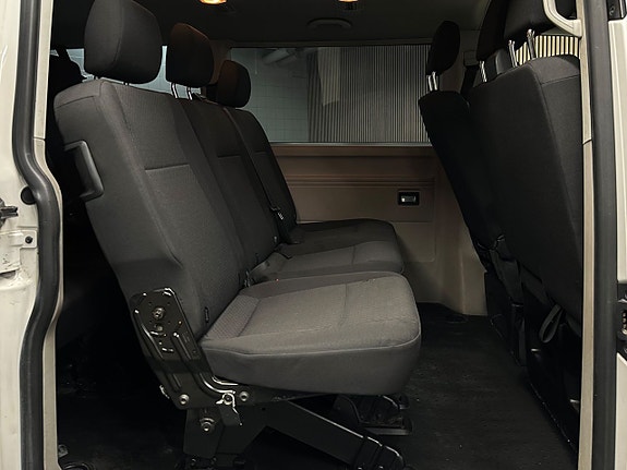 Volkswagen Caravelle 17 of 19