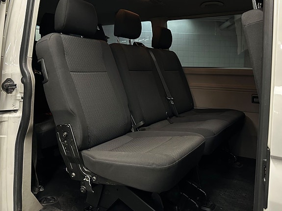 Volkswagen Caravelle 18 of 19