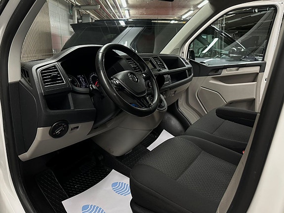 Volkswagen Caravelle 14 of 19