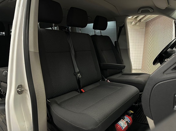Volkswagen Caravelle 16 of 19
