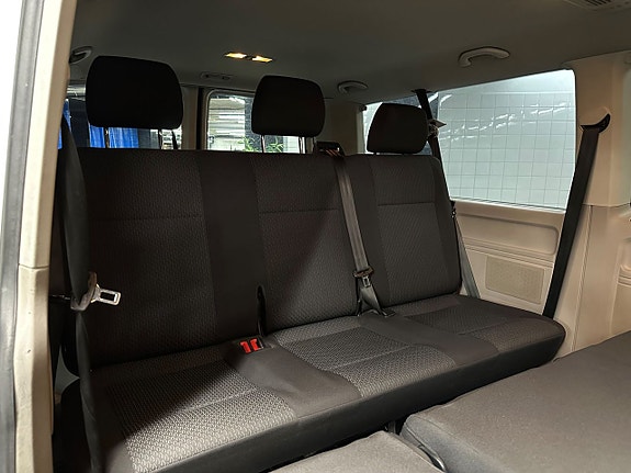 Volkswagen Caravelle 19 of 19