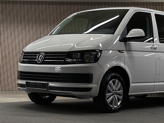 Volkswagen Caravelle 4 of 5