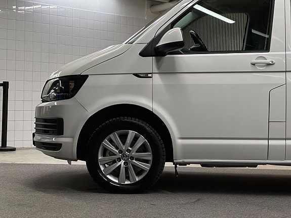Volkswagen Caravelle 5 of 5