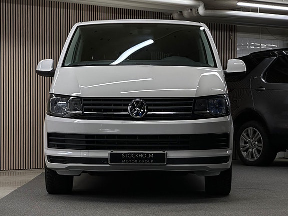 Volkswagen Caravelle 2 of 5