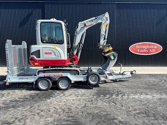Takeuchi TB 225 Grävarpaket Brian James Engcon 3 of 5
