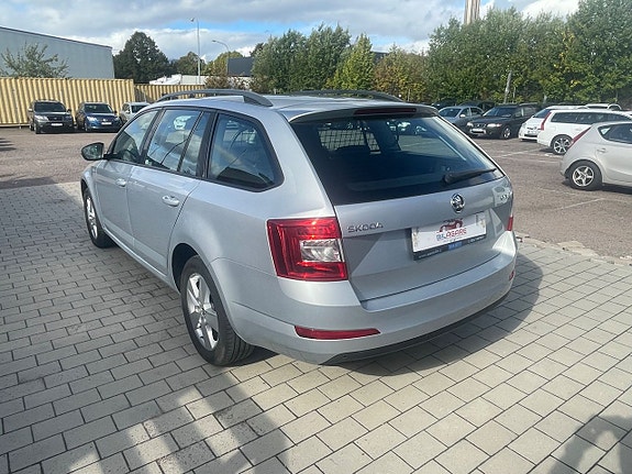 Skoda Octavia 3 of 5