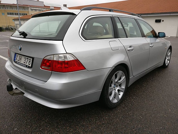 BMW 530d 4 of 5