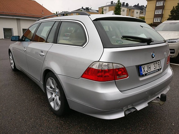 BMW 530d 3 of 5