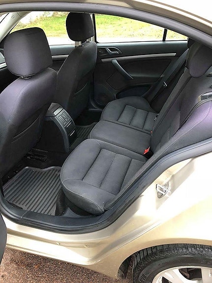 Skoda Octavia 2 of 5