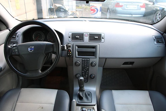 Volvo V50 10 of 14