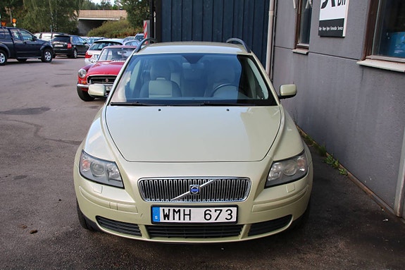 Volvo V50 2 of 5