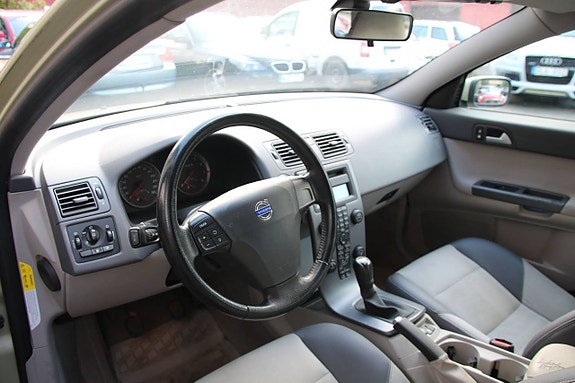 Volvo V50 9 of 14