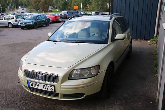 Volvo V50 3 of 5