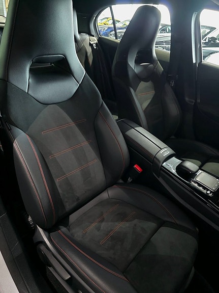 Mercedes-Benz A200 d 14 of 16