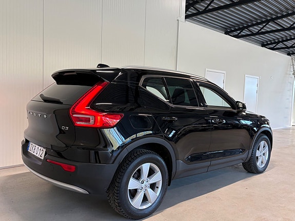 Volvo XC40 3 of 5