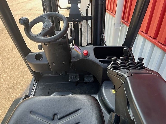 Linde E 16 C-02 4 of 4