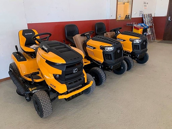 Cub Cadet Åkgräsklippare, ratt och spakstyrda