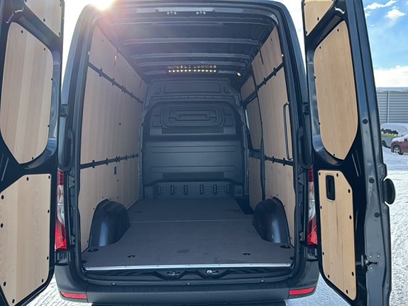 Mercedes-Benz Sprinter 208 11 of 15