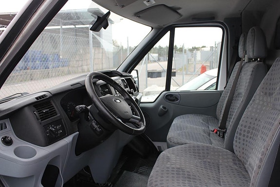 Ford Transit 8 of 12