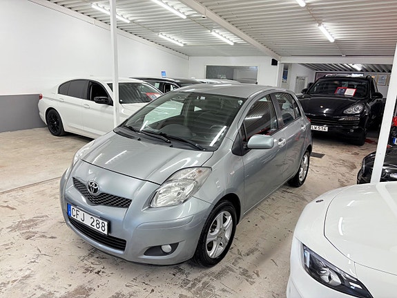 Toyota Yaris 4 of 13